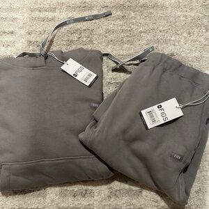 BNWT FIGS GREY LOUNGEWEAR SET!